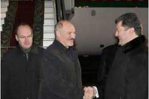 Лукашенко заявил о готовности сотрудничать с Порошенко