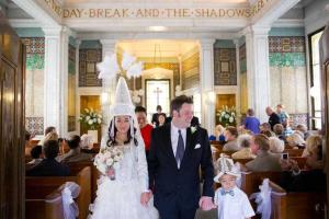 Невеста из Кыргызстана захотела свадьбу на огромном кладбище