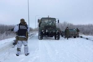 "Киборги" проводят ротацию под надзором "полицаев ДНР"