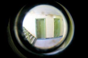 Как выбрать глазок для входных дверей в квартиру