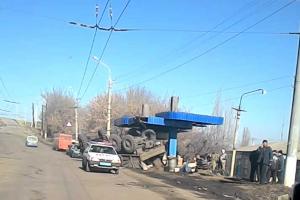ДТП в Лисичанске: перевернулся военный автомобиль
