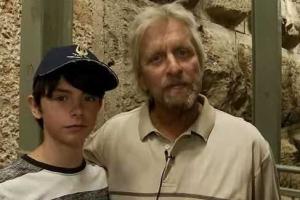 Антисемит напал на сына Майкла Дугласа