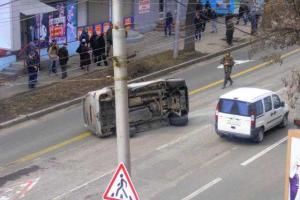 В центре Донецка перевернулась машина боевиков