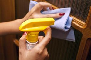 Зависит ли долговечность дверей от ухода за ними?