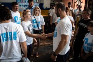 В Попасной построили новую спортивную площадку на пляже