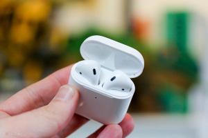Беспроводная гарнитура Apple AirPods 2