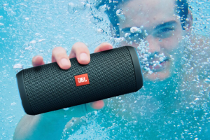 JBL Flip Essential 2: компактная портативная колонка с высоким качеством звука
