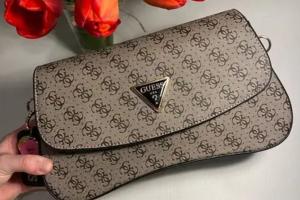 Сумка Guess: Элегантность и страсть в одном флаконе