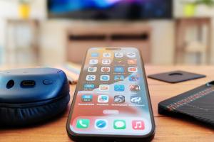 iPhone 15: елегантний дизайн та вражаюча камера з підводними каменями