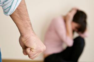 Темні часи, які не повинні завадити постраждалим від домашнього насильства звертатися по допомогу