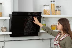 Кухонна витяжка з управлінням жестами: принцип роботи, переваги та рекомендації