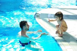 Кристальная чистота бассейна с препаратами AquaDoctor: комплексный подход к дезинфекции