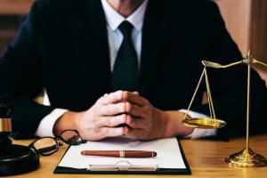 Чому важливо обирати фахових адвокатів для складних справ?