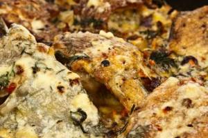 Запеченная рыба с сыром и беконом 