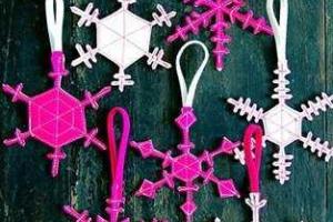 Снежинки из ткани 