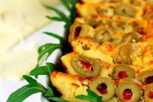Закусочный пирог с оливками 