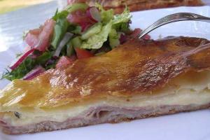 Пирог закусочный с ветчиной и сыром