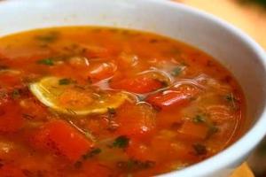 Томатный суп с кукурузой и грибами