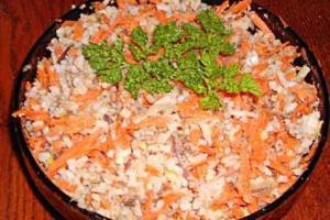 Салат рыбный с морковью