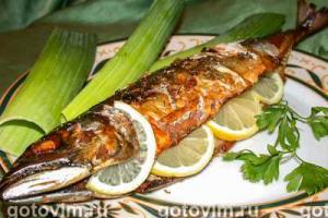 Скумбрия с травами и лимоном, запеченная в фольге