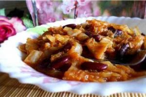 Тушеная капуста с фасолью и картофелем
