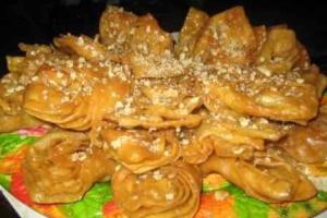 Медовая пахлава с орехами