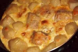Рыба тушеная под соусом