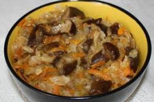Капустная солянка с шампиньонами