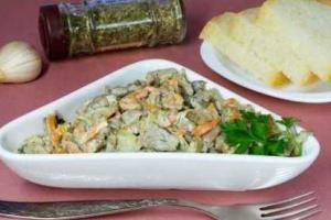 Жареные вешенки со сметаной и овощами
