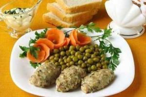 Паровые колбаски из скумбрии