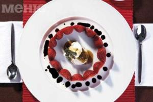 Свежая клубника с козьим сыром