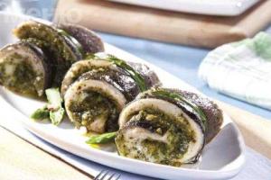 Форель, фаршированная соусом песто