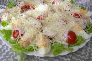 Салат цезарь с курицей