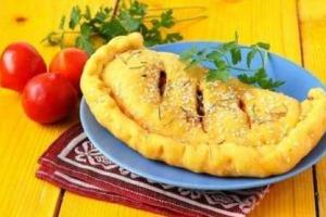 Кальцоне с фаршем и грибами