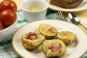 Запеченный картофель с салом и сыром