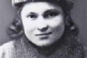  Анна Кравченко, уроженка Лисичанска, семнадцатилетней работала в тылу врага. Лента Памяти