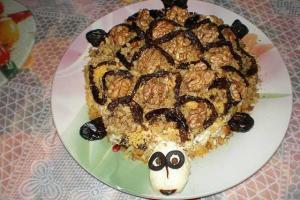 Салат с курицей и черносливом