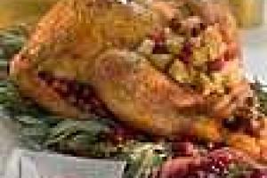 Курица, фаршированная клюквой