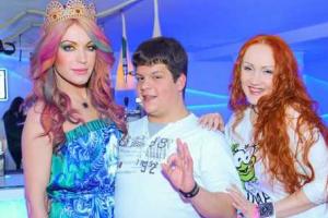 Монро погуляла на цветной вечеринке