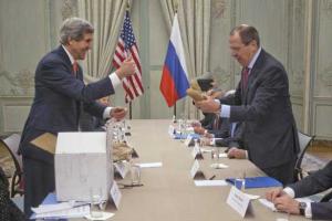 Госсекретарь США подарил Сергею Лаврову картошку