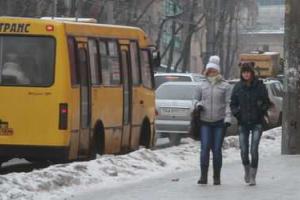 Киевлян пугают эпидемией гриппа: в маршрутках лучше ездить в марлевой повязке 