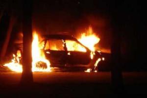 В центре Киева неизвестные подожгли автомобиль