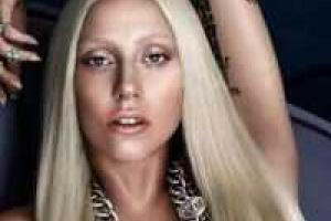 Леди Гага показала откровенную фотографию для Versace