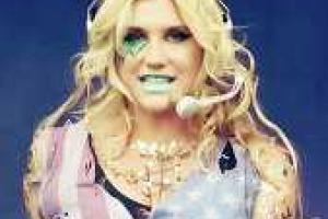 Поп-звезда Kesha легла в больницу из-за проблем с питанием