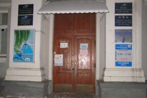 "Свободные люди" закрыли на ключ офисы регионалов и коммунистов в Сумах 