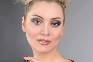 Лена Ленина призывает к цветной революции
