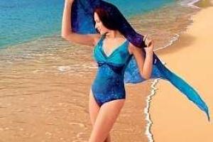 Эвелина Бледанс сфотографировалась на безлюдном пляже