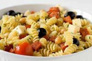 Итальянский салат с макаронами