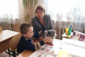 Видео: В Луганской области кошка работает учителем