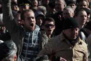 Митинг в Симферополе перерос в массовую драку